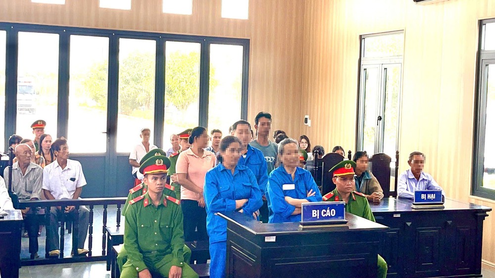 Năm bị cáo nhận án tù vì hành vi mua bán trẻ em qua biên giới - Ảnh 1.