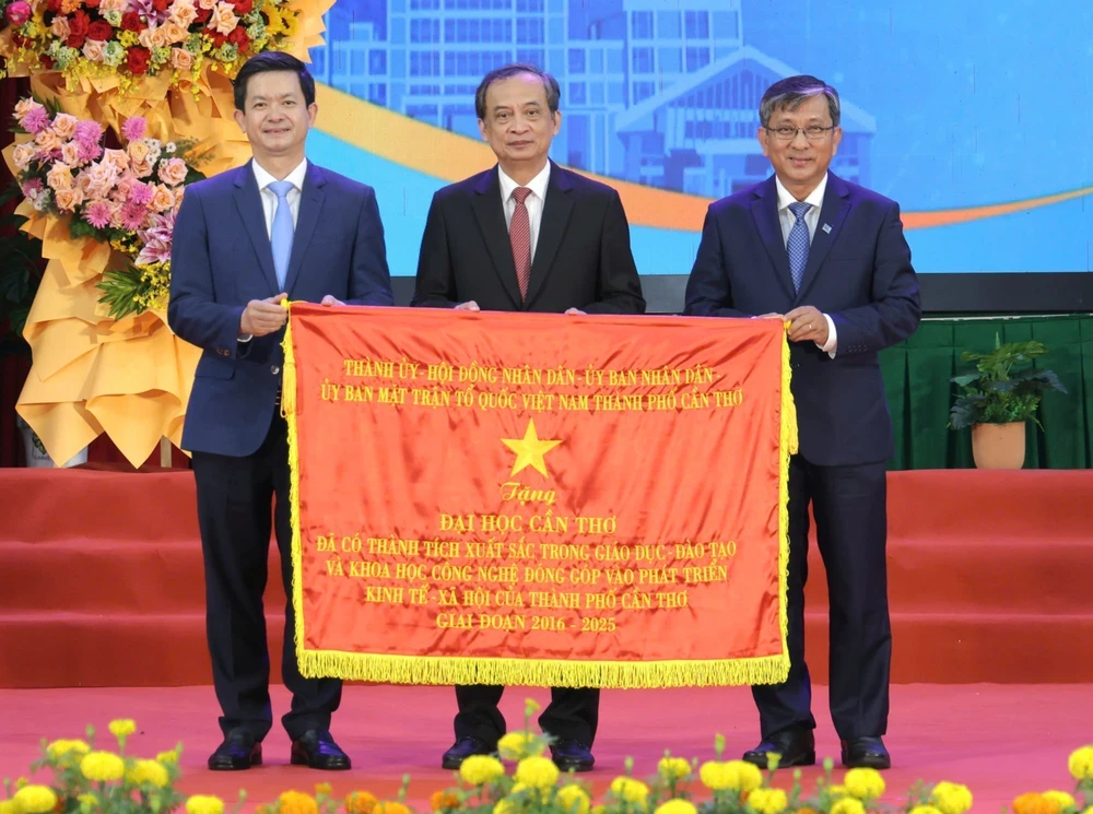 Quyền Bộ trưởng Gs Ts Hoàng Minh Sơn: Giáo dục đại học phải hướng tới thúc đẩy đổi mới sáng tạo, tăng trưởng kinh tế - Ảnh 4.