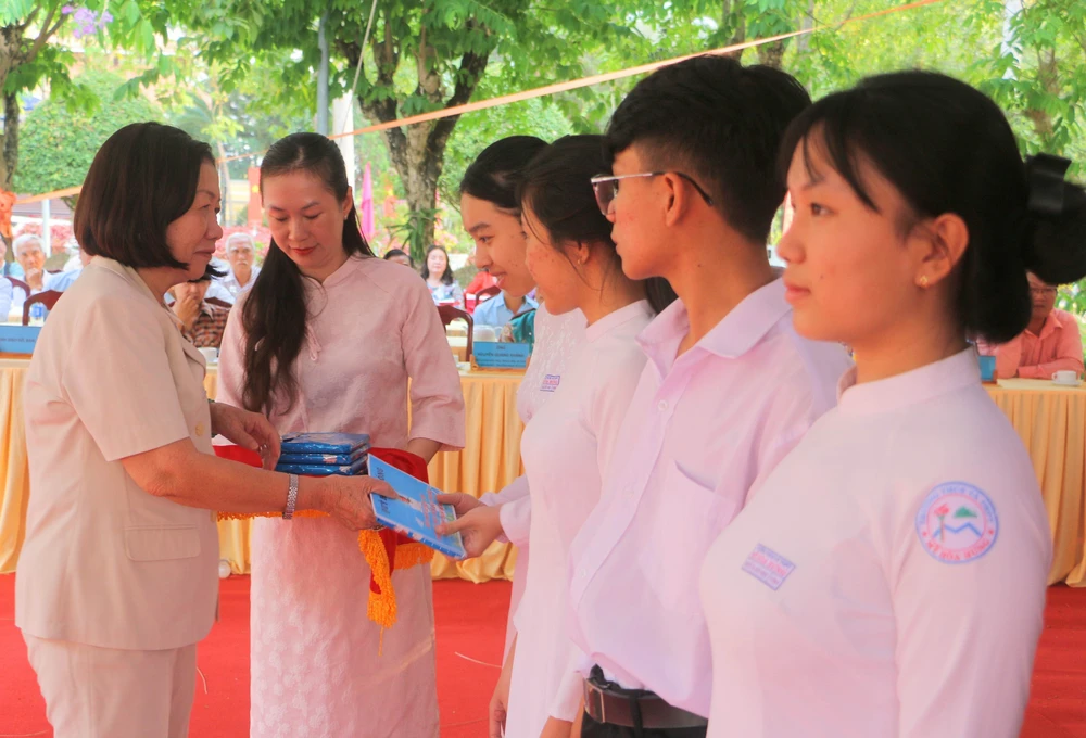 Lan tỏa tình yêu Bet88013 88k Cho Tân Thủ Bett88 Làm giàu đẳng cấp từ “Đám giỗ - nét đẹp Bet88013 88k Cho Tân Thủ Nam Bộ” - Ảnh 3. Lan tỏa tình yêu Bet88013 88k Cho Tân Thủ Bett88 Làm giàu đẳng cấp từ “Đám giỗ - nét đẹp Bet88013 88k Cho Tân Thủ Nam Bộ” - Ảnh 3.