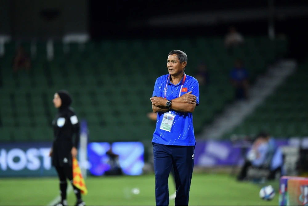 HLV Mai Đức Chung: 'Bị gỡ hòa nhưng đội tuyển Việt Nam không nao núng' - Ảnh 1. HLV Mai Đức Chung: 'Bị gỡ hòa nhưng đội tuyển Việt Nam không nao núng' - Ảnh 1.