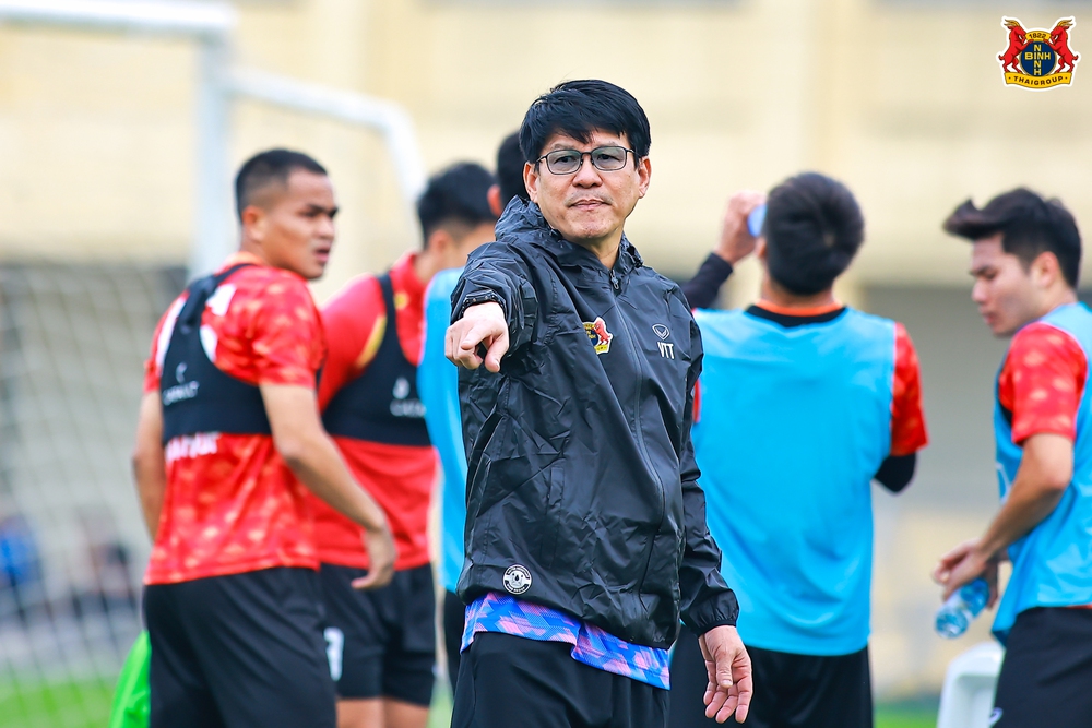 Tin nóng bóng đá Việt hôm nay 5/3: Đội tuyển nữ Việt Nam được thưởng 500 triệu; HLV Vũ Tiến Thành làm việc ở CLB Ninh Bình  - Ảnh 3.