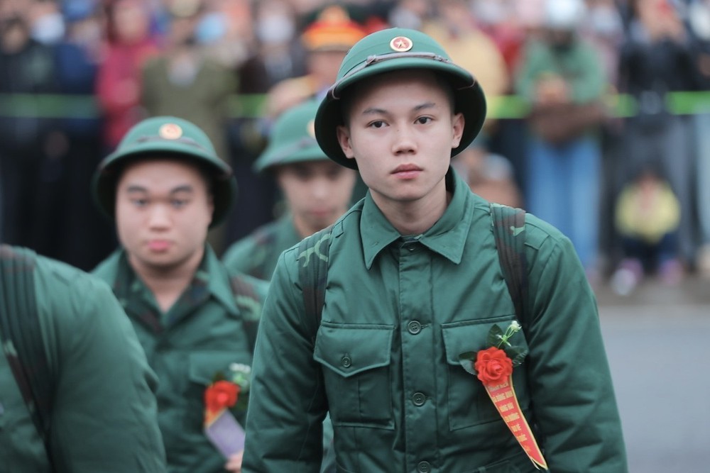 Thanh niên Thủ đô hăng hái lên đường nhập ngũ - Ảnh 4. Thanh niên Thủ đô hăng hái lên đường nhập ngũ - Ảnh 4.