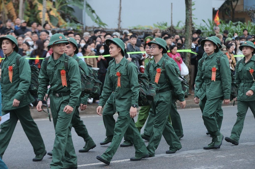 Thanh niên Thủ đô hăng hái lên đường nhập ngũ - Ảnh 2. Thanh niên Thủ đô hăng hái lên đường nhập ngũ - Ảnh 2.