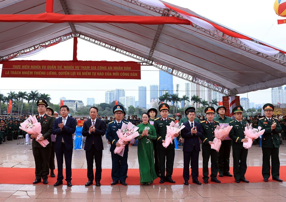 Thanh niên Thủ đô hăng hái lên đường nhập ngũ - Ảnh 5. Thanh niên Thủ đô hăng hái lên đường nhập ngũ - Ảnh 5.