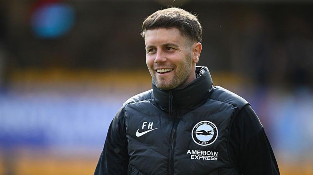 HLV của Brighton cho rằng "Pháo thủ" đã có lối đá không đẹp mắt