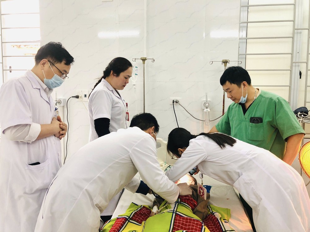 CẤP CỨU KỊP THỜI BÉ TRAI 27 THÁNG TUỔI DO HÓC QUẢ NHÃN, NGỪNG THỞ  - Ảnh 1.