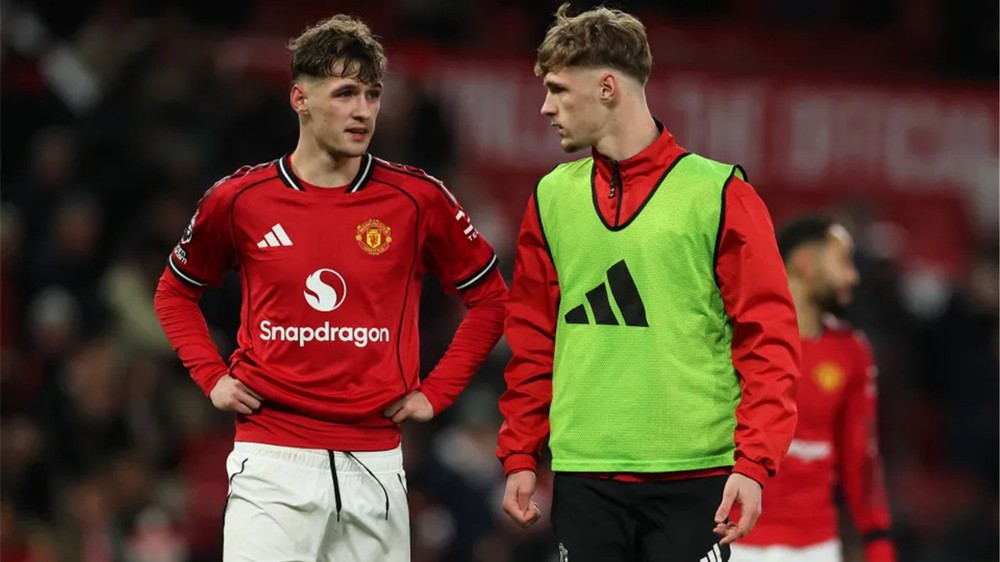 Con trai huyền thoại MU bị cấm thi đấu vì xúc phạm đối thủ - Ảnh 3.