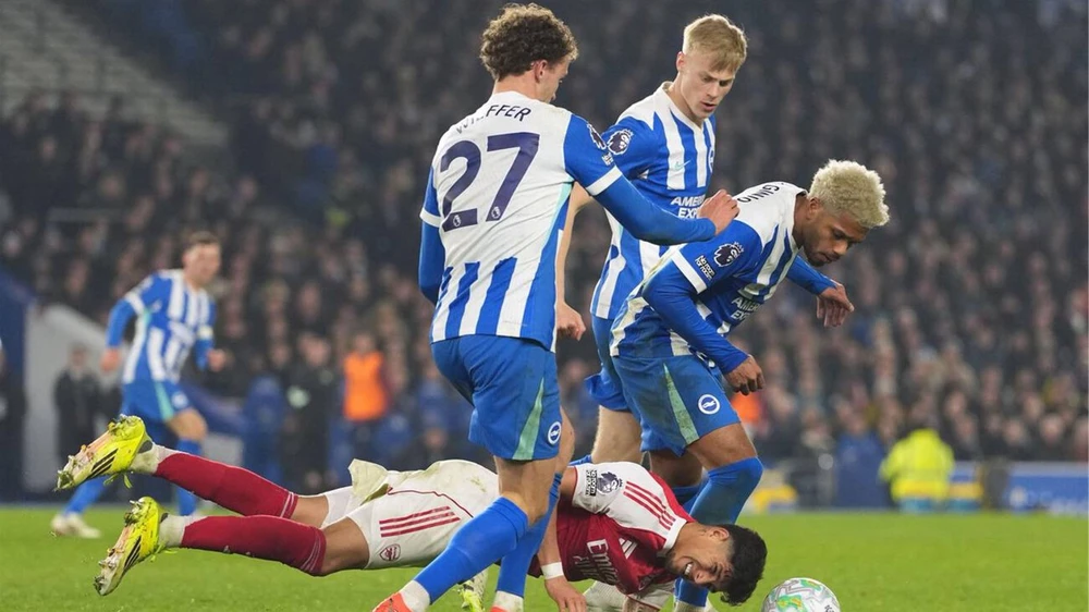 Arsenal chủ động lùi sâu phòng ngự để bảo toàn chiến thắng