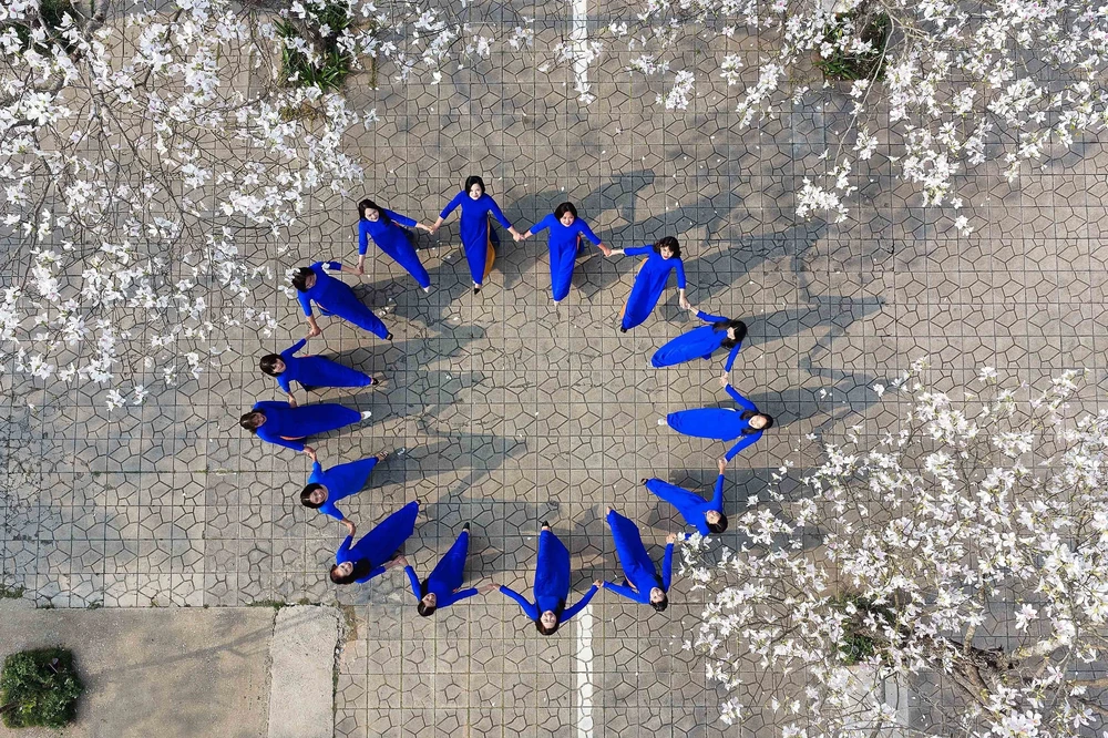 Hoa ban nở trắng níu chân du khách đến Sơn La - Ảnh 13.