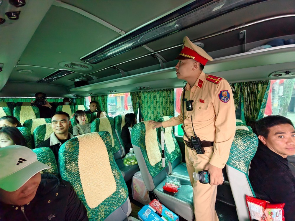 Kiểm soát giao thông từ bãi xe đến Suối Yến mùa Lễ hội Chùa Hương - Ảnh 3.