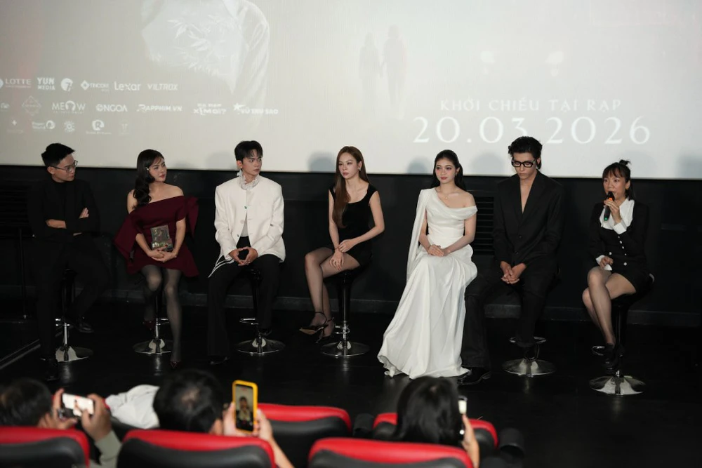 Vân Trang: “Lửa nghề vẫn còn âm ỉ sau 10 năm tập trung lo cho gia đình” - Ảnh 1.