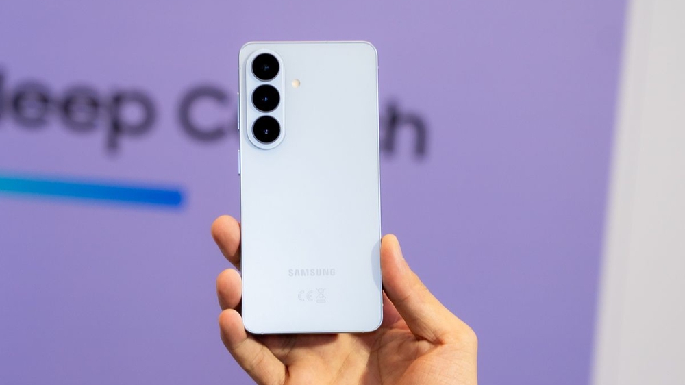 Galaxy S26 series có mấy phiên bản? Nên mua bản tiêu chuẩn không? - Ảnh 1.