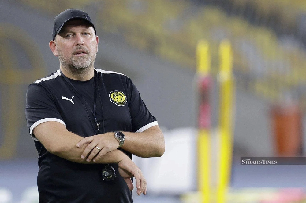 Mất 7 cầu thủ nhập tịch, HLV Malaysia tìm quân mới chuẩn bị gặp đội tuyển Việt Nam - Ảnh 1.