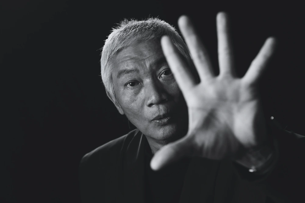 “Dòng chảy đột biến”: Cuộc đối thoại hội họa đầy bản ngã giữa Đào Anh Khánh và con gái - Ảnh 3.