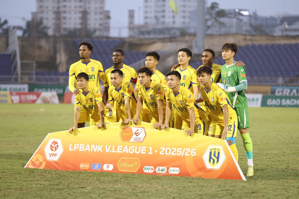 Tin nóng bóng đá Việt Nam hôm nay 8/3: Văn Toản khiến HLV Vũ Tiến Thành bất ngờ; Tuyển nữ Việt Nam rộng cửa đi tiếp - Ảnh 3.