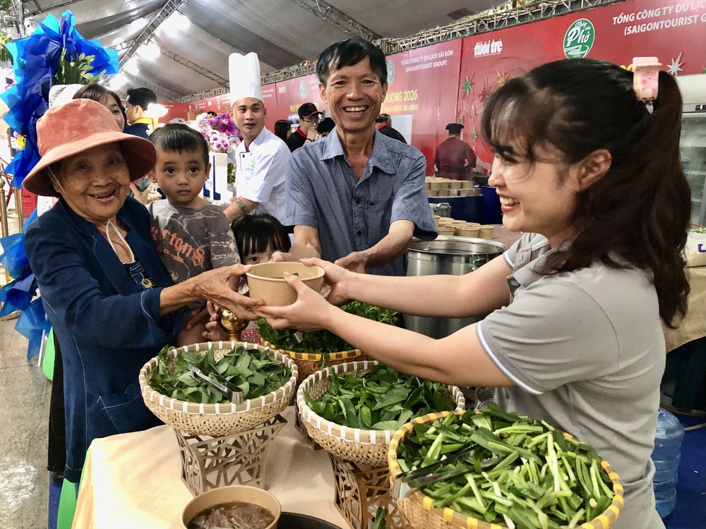 “Phở yêu thương” lần 8: Miễn phí 12.000 suất phở dành cho công nhân, người lao động - Ảnh 3.