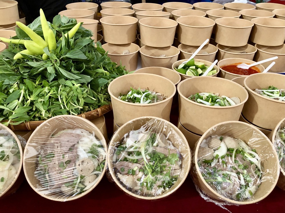 “Phở yêu thương” lần 8: Miễn phí 12.000 suất phở dành cho công nhân, người lao động - Ảnh 2.