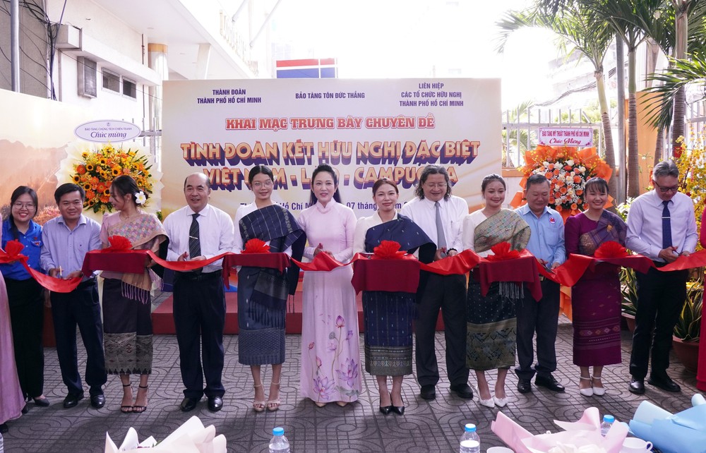 Triển lãm trưng bày hơn 150 tư liệu về tình đoàn kết Việt Nam - Lào – Campuchia - Ảnh 1.