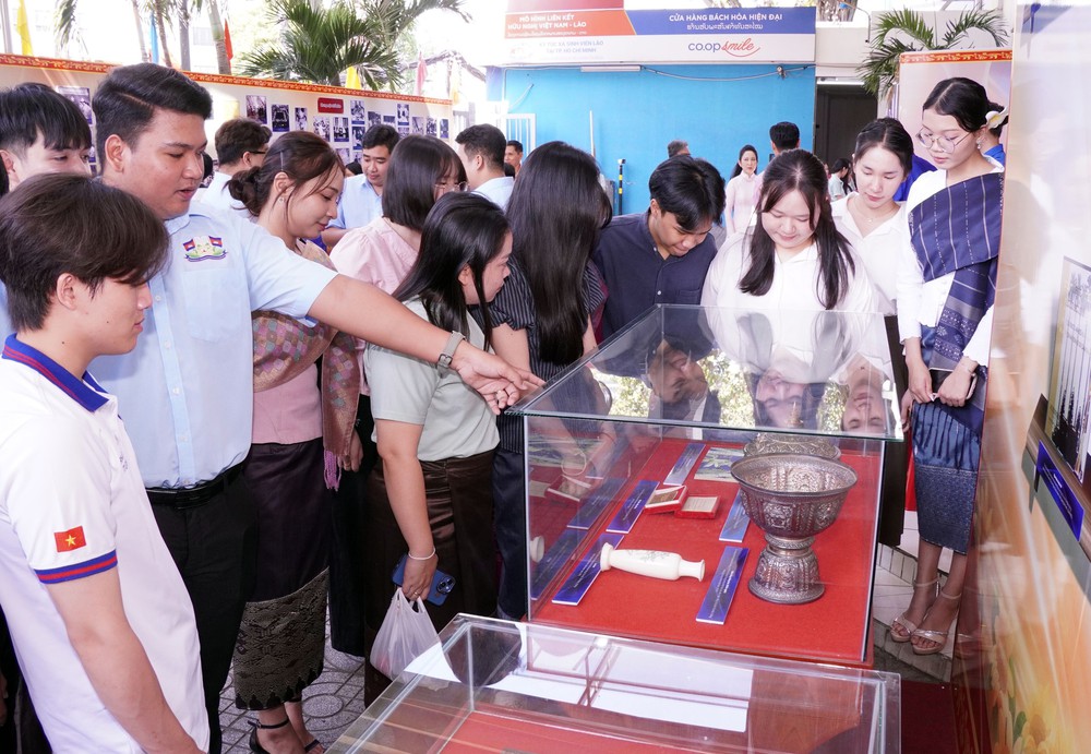 Triển lãm trưng bày hơn 150 tư liệu về tình đoàn kết Việt Nam - Lào – Campuchia - Ảnh 3.