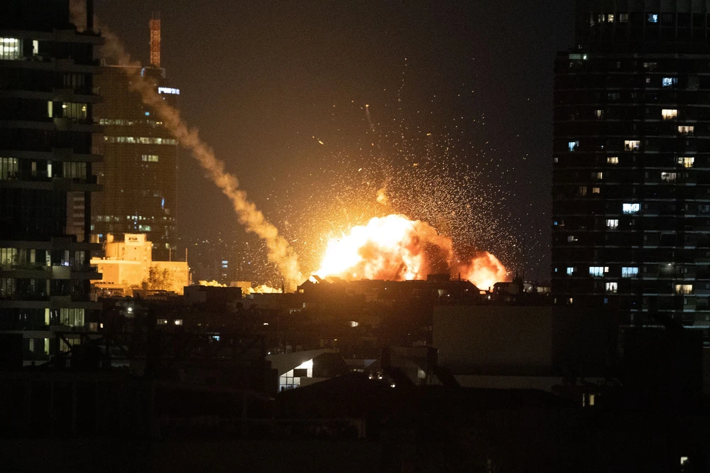 Xung đột tại Trung Đông: Bên bờ “hiệu ứng domino” chiến lược - Ảnh 1.