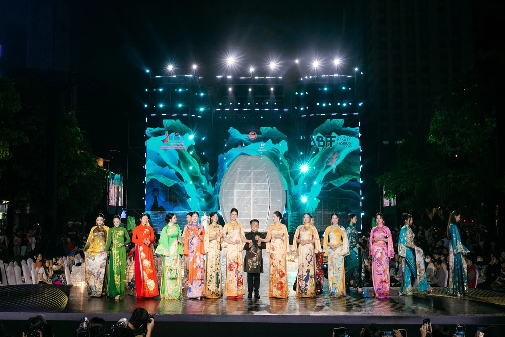 Vietnam Beauty Fashion Fest XIV: Tôn vinh vẻ đẹp Áo dài và thông điệp sống "Xanh" - Ảnh 19.