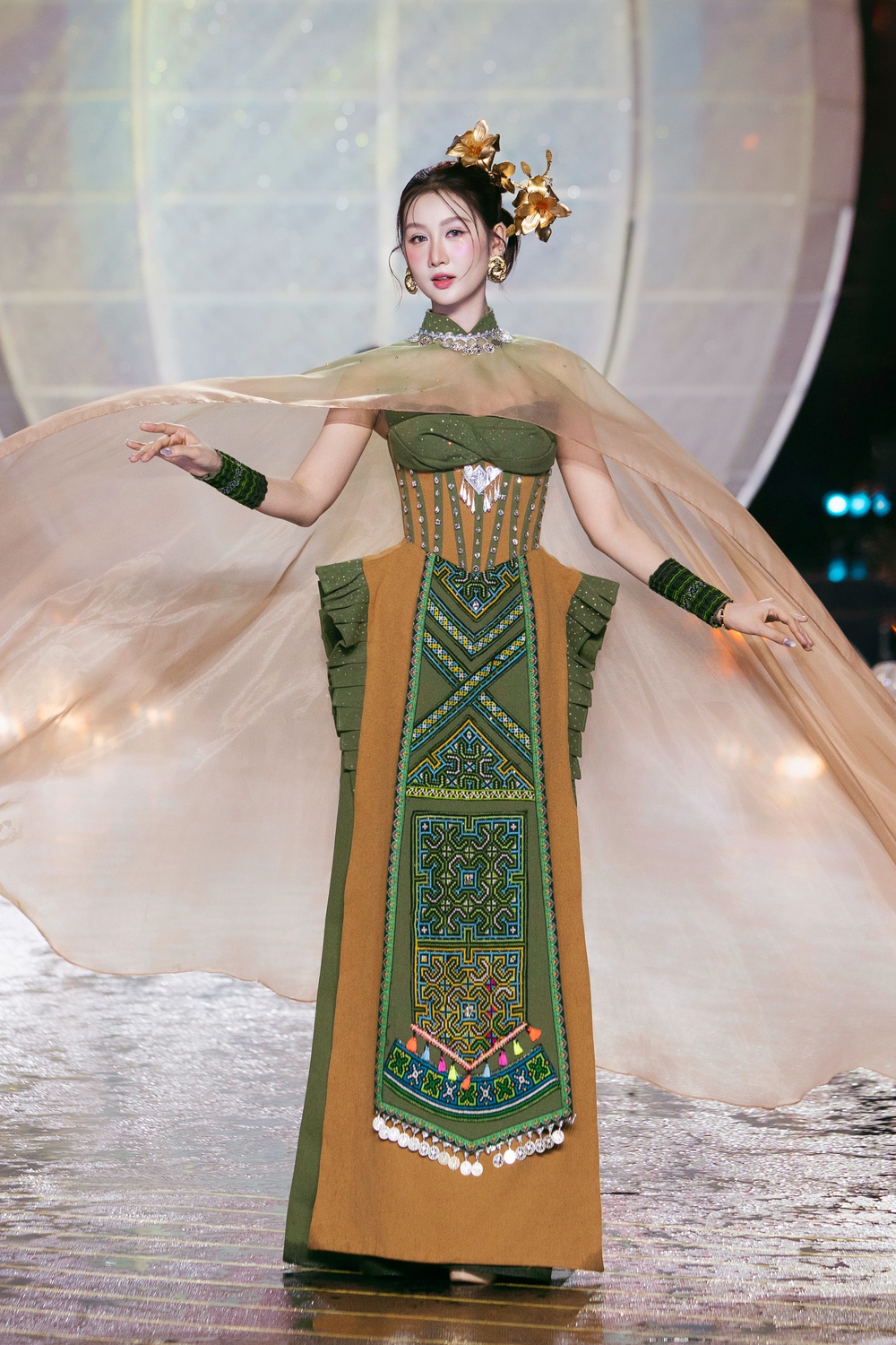 Vietnam Beauty Fashion Fest XIV: Tôn vinh vẻ đẹp Áo dài và thông điệp sống "Xanh" - Ảnh 12.