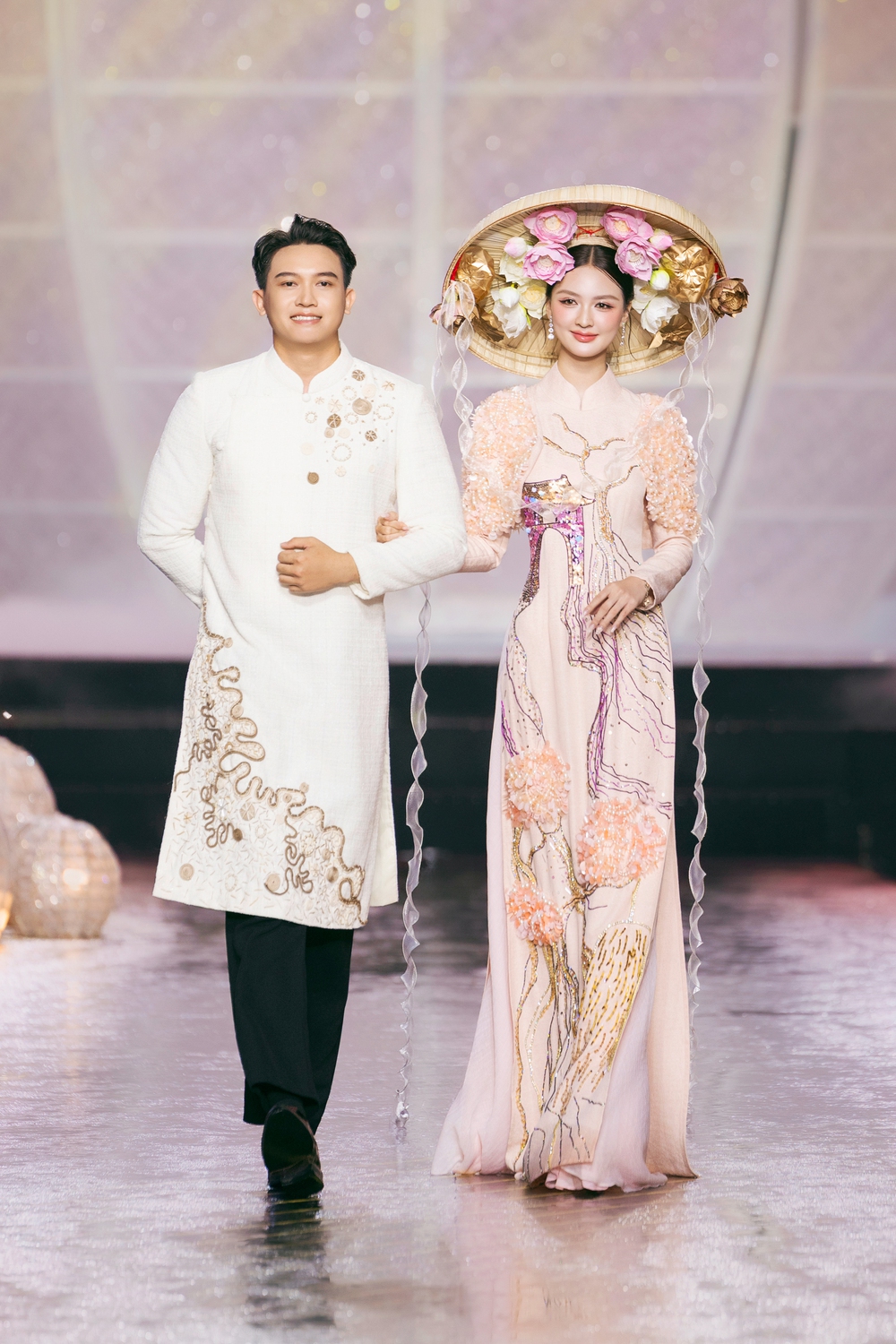 Vietnam Beauty Fashion Fest XIV: Tôn vinh vẻ đẹp Áo dài và thông điệp sống "Xanh" - Ảnh 13.