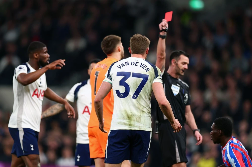 Tottenham sắp rớt hạng, vì đâu? - Ảnh 1. Tottenham sắp rớt hạng, vì đâu? - Ảnh 1.
