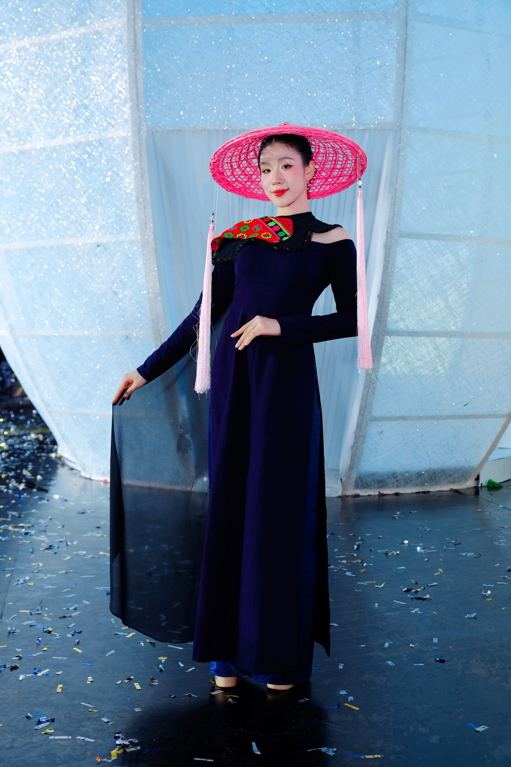 NTK Vũ Thảo Giang với "bản giao hưởng" từ sợi tơ Việt Nam - Ảnh 6.