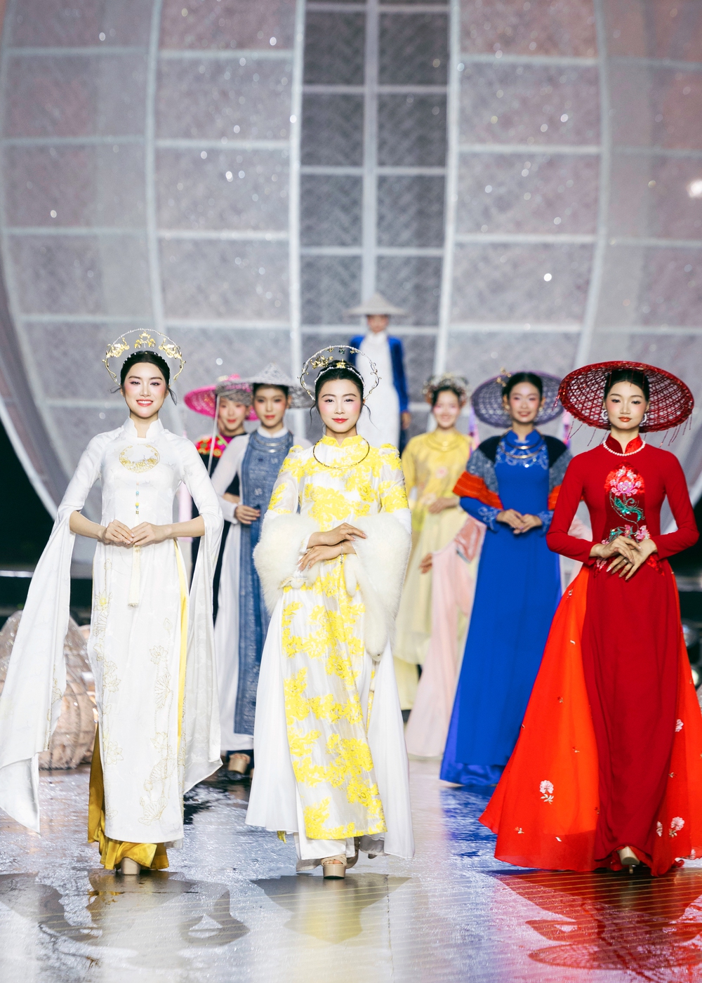 NTK Vũ Thảo Giang với "bản giao hưởng" từ sợi tơ Việt Nam - Ảnh 1.