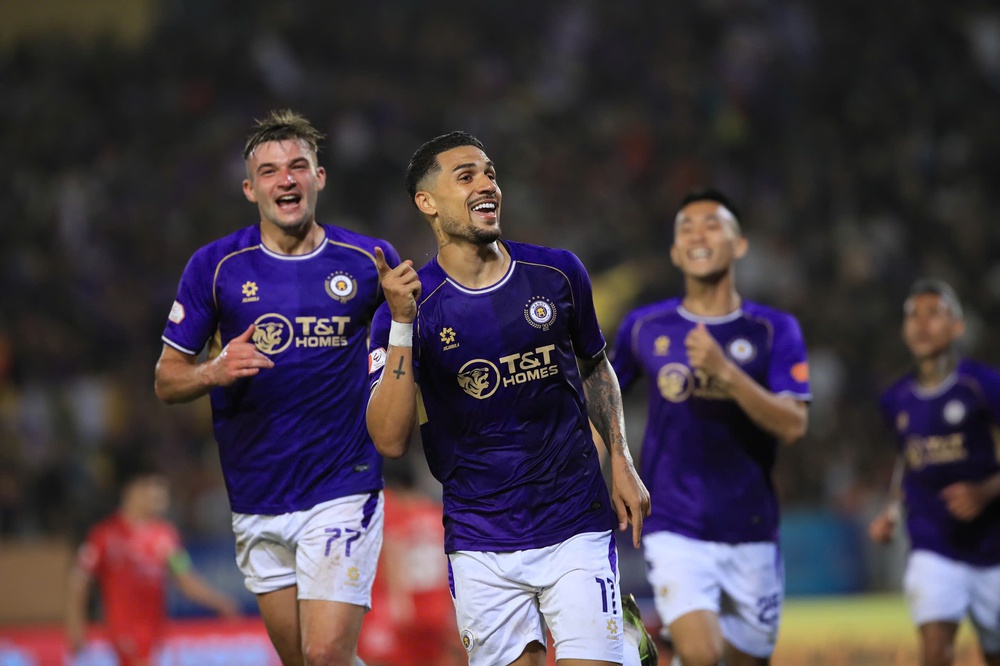 Danh dự của cựu vương giữ lại kịch tính cho V-League - Ảnh 2. Danh dự của cựu vương giữ lại kịch tính cho V-League - Ảnh 2.