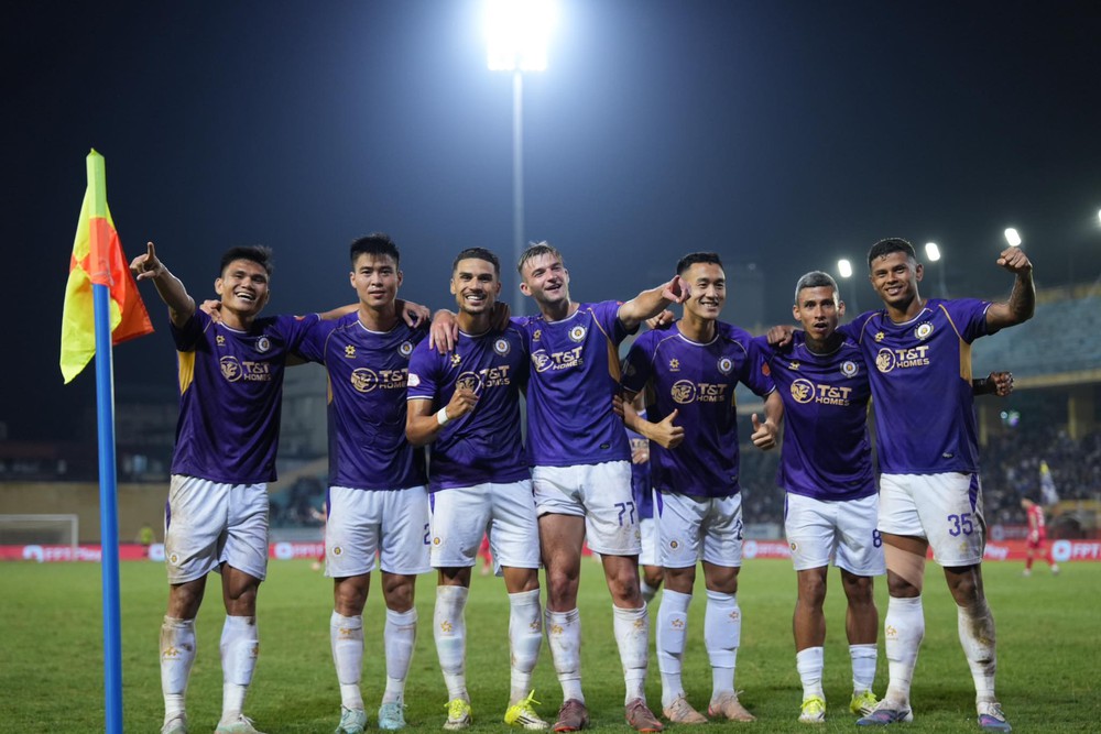 Hoàng Hên lập cú đúp, Hà Nội FC đánh bại CAHN trong trận derby thủ đô ở V-League - Ảnh 4. Hoàng Hên lập cú đúp, Hà Nội FC đánh bại CAHN trong trận derby thủ đô ở V-League - Ảnh 4.