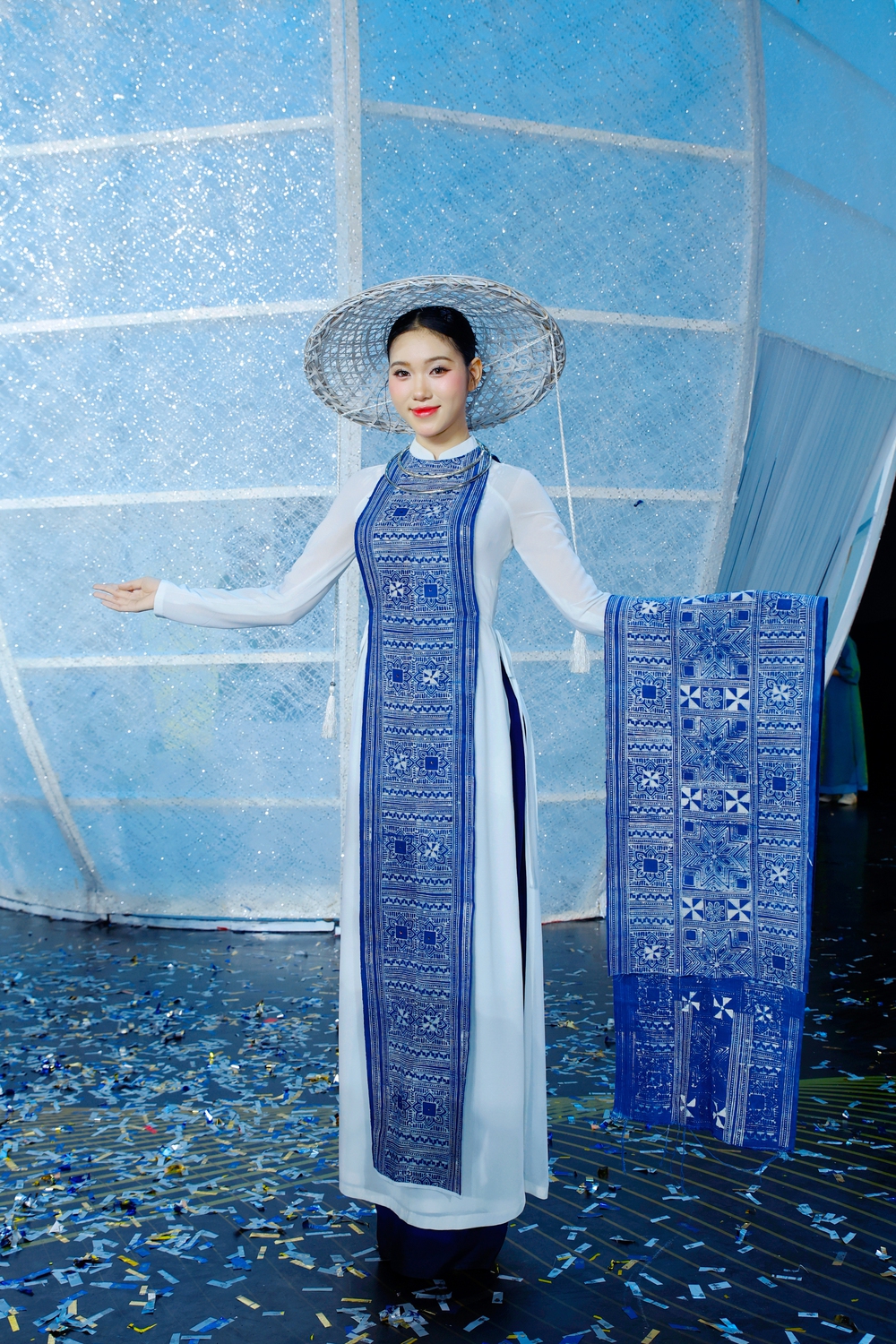 NTK Vũ Thảo Giang với "bản giao hưởng" từ sợi tơ Việt Nam - Ảnh 9.