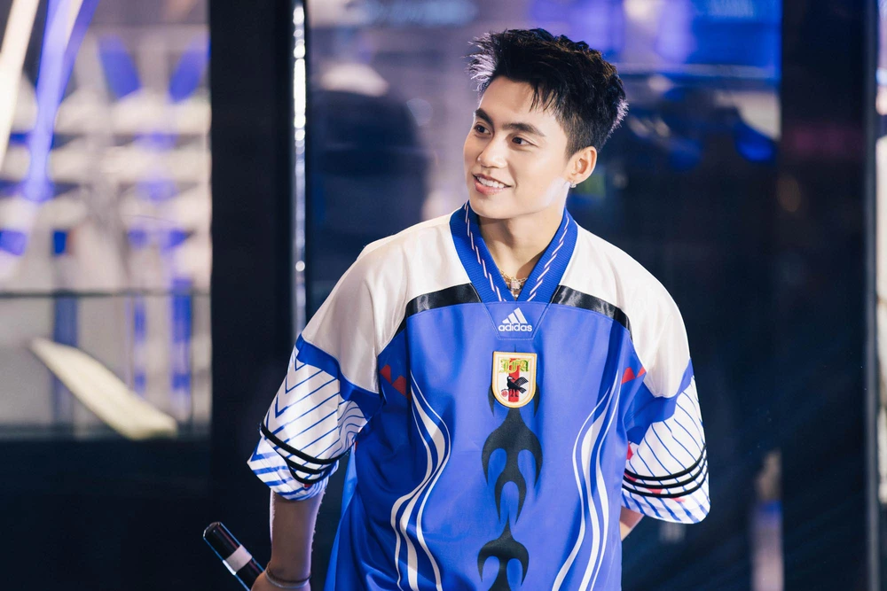 Ca sĩ MONO thu hút sự chú ý của khán giả GenZ tại Hà Nội - Ảnh 4.