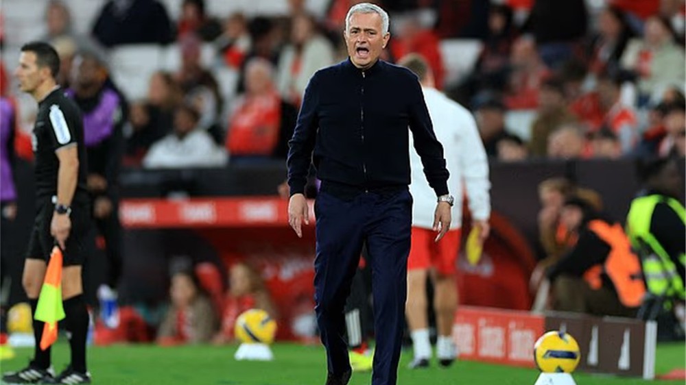 Jose Mourinho nổi giận sau khi bị đối thủ gọi là 'kẻ phản bội' - Ảnh 1. Jose Mourinho nổi giận sau khi bị đối thủ gọi là 'kẻ phản bội' - Ảnh 1.