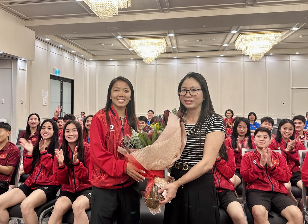 Tổng lãnh sự quán Việt Nam tại Perth động viên đội tuyển nữ nhân ngày 8/3 - Ảnh 1. Tổng lãnh sự quán Việt Nam tại Perth động viên đội tuyển nữ nhân ngày 8/3 - Ảnh 1.