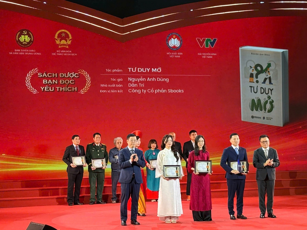 "Tư duy mở" của Nguyễn Anh Dũng đạt giải "Sách được bạn đọc yêu thích" - Ảnh 1.