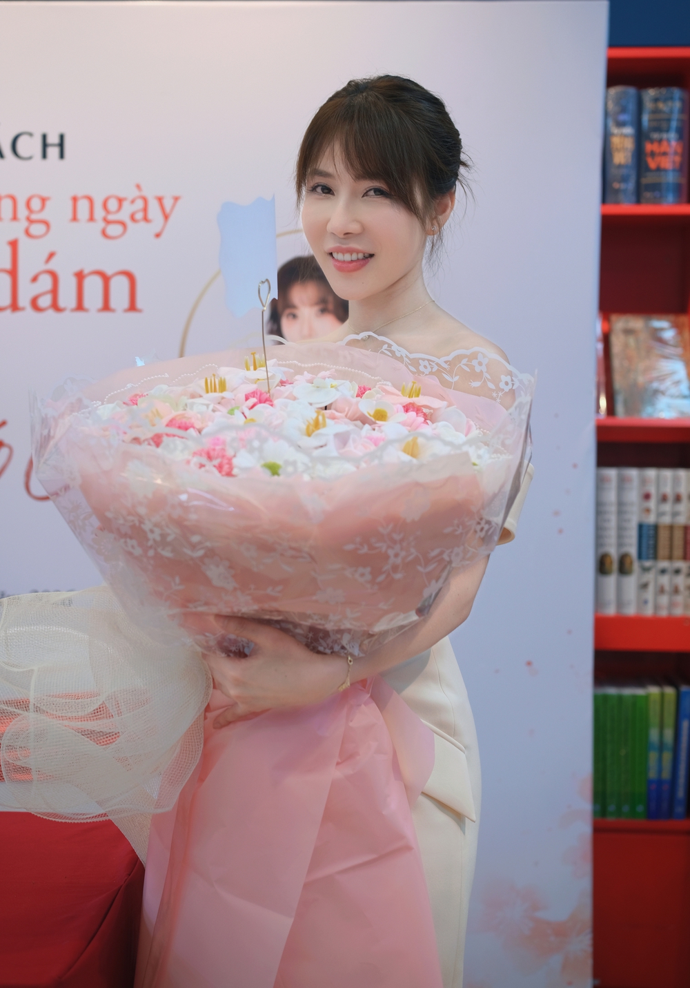 Huỳnh Tú Uyên: Sự trưởng thành và lòng biết ơn với "Viết cho những ngày không dám khóc" - Ảnh 3.