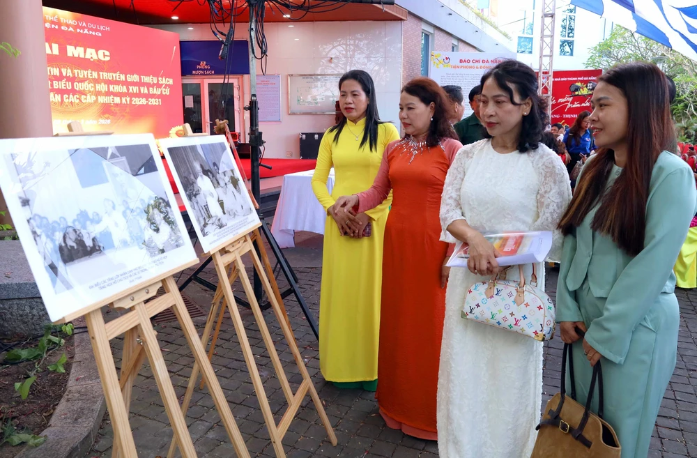 Bầu cử Quốc hội và HĐND: Bảo đảm lựa chọn nhân sự đủ phẩm chất, năng lực tham gia tổ chức bầu cử - Ảnh 2. Bầu cử Quốc hội và HĐND: Bảo đảm lựa chọn nhân sự đủ phẩm chất, năng lực tham gia tổ chức bầu cử - Ảnh 2.