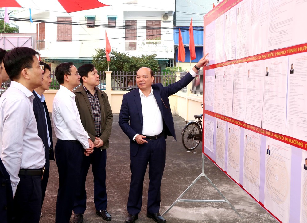 Bầu cử Quốc hội và HĐND: Bảo đảm lựa chọn nhân sự đủ phẩm chất, năng lực tham gia tổ chức bầu cử - Ảnh 1. Bầu cử Quốc hội và HĐND: Bảo đảm lựa chọn nhân sự đủ phẩm chất, năng lực tham gia tổ chức bầu cử - Ảnh 1.