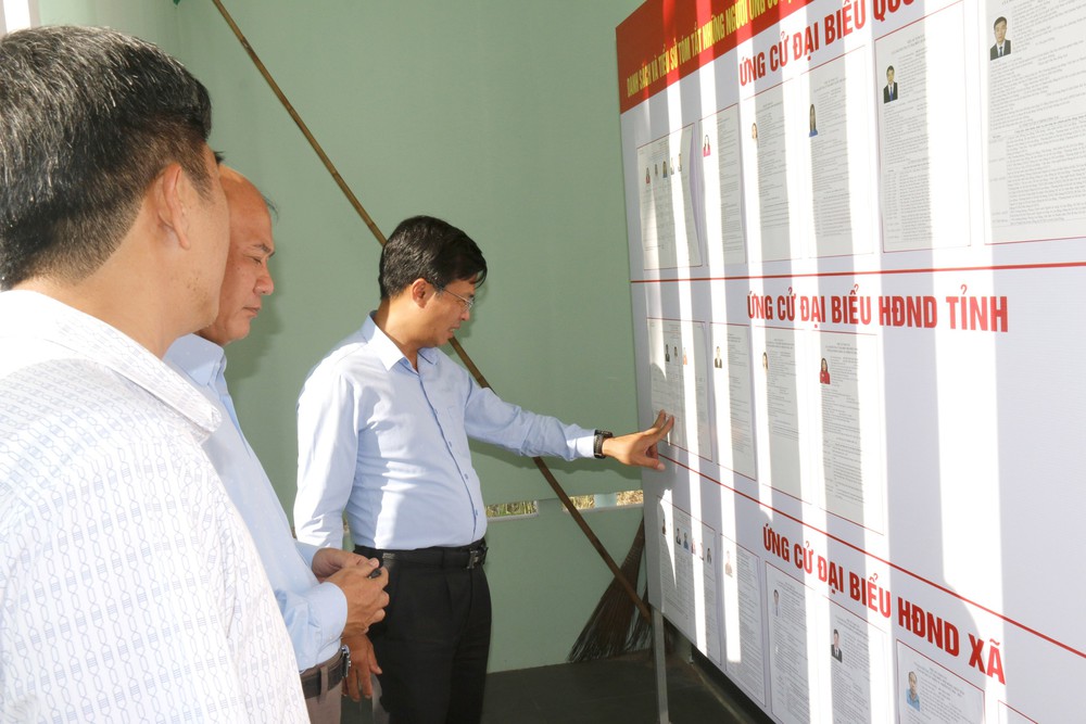 Bầu cử Quốc hội và HĐND: Bảo đảm lựa chọn nhân sự đủ phẩm chất, năng lực tham gia tổ chức bầu cử - Ảnh 3. Bầu cử Quốc hội và HĐND: Bảo đảm lựa chọn nhân sự đủ phẩm chất, năng lực tham gia tổ chức bầu cử - Ảnh 3.