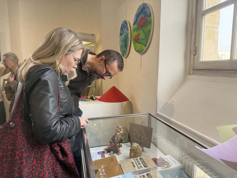 Triển lãm tranh và sách “Hồn Việt trên đất Pháp” - Ảnh 4.