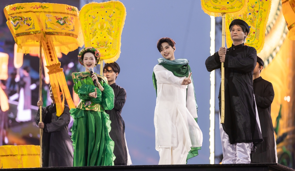 "Ngọc nữ Quan họ" Minh Ngọc đưa âm hưởng Quan họ lên sân khấu concert hiện đại - Ảnh 3.