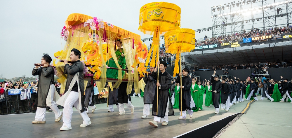 "Ngọc nữ Quan họ" Minh Ngọc đưa âm hưởng Quan họ lên sân khấu concert hiện đại - Ảnh 2.