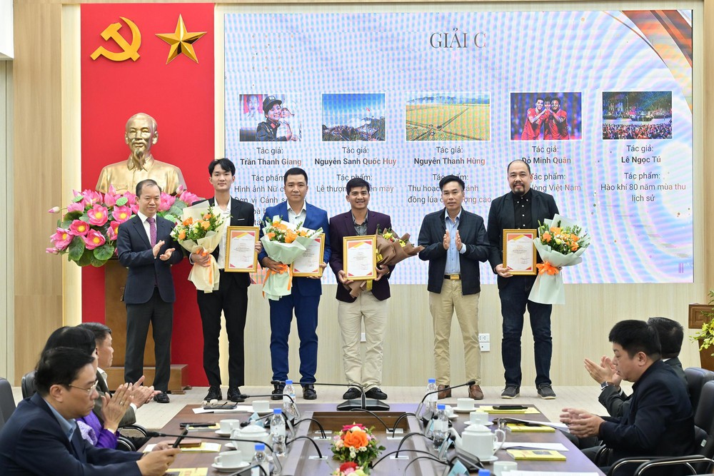 Gần 4.000 tác phẩm ảnh phản ánh diện mạo 'Việt Nam trên hành trình đổi mới' - Ảnh 4.