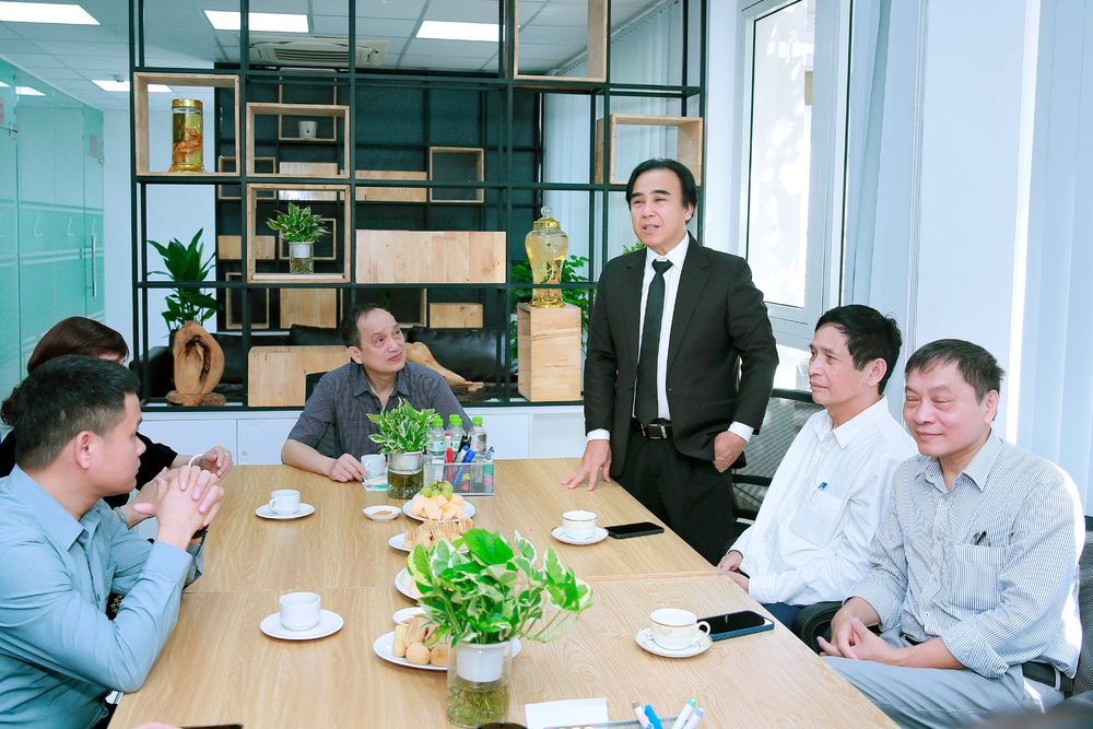 Hội Điện ảnh Việt Nam khai trương văn phòng, Quách Beem hé lộ phim đầu tay “Đường về” - Ảnh 3.