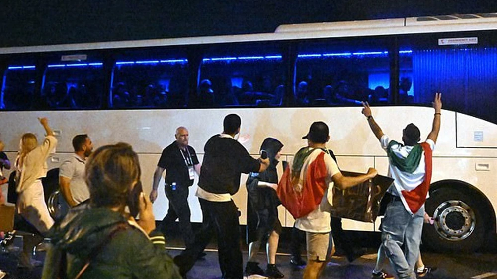 Tuyển nữ Iran cầu cứu giữa vòng vây người biểu tình tại Australia - Ảnh 2. Tuyển nữ Iran cầu cứu giữa vòng vây người biểu tình tại Australia - Ảnh 2.