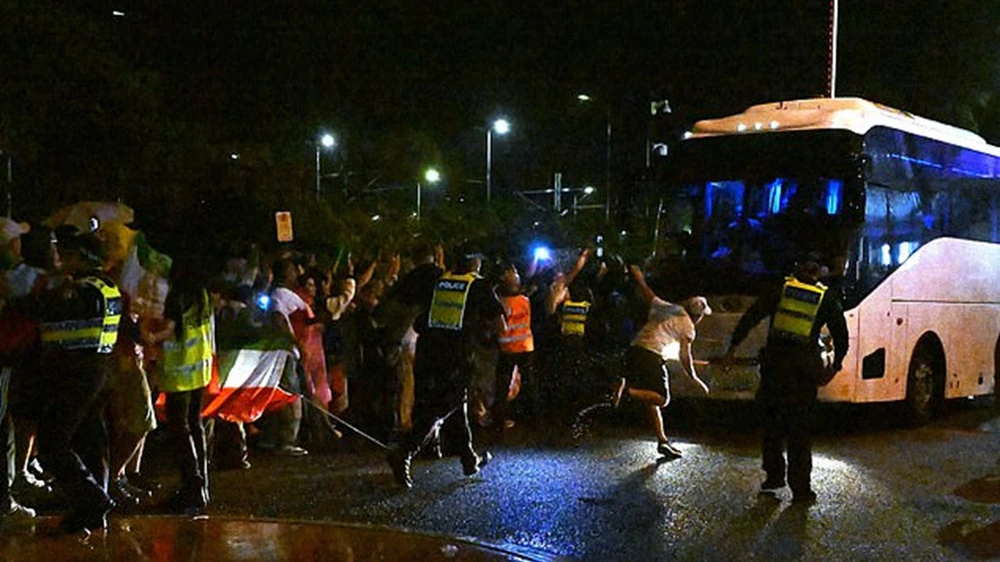 Tuyển nữ Iran cầu cứu giữa vòng vây người biểu tình tại Australia - Ảnh 1. Tuyển nữ Iran cầu cứu giữa vòng vây người biểu tình tại Australia - Ảnh 1.