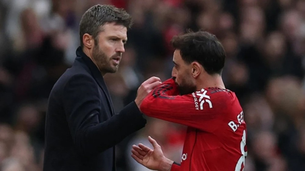 Bài toán khó của Michael Carrick tại MU mà Ruben Amorim chưa từng gặp - Ảnh 1.