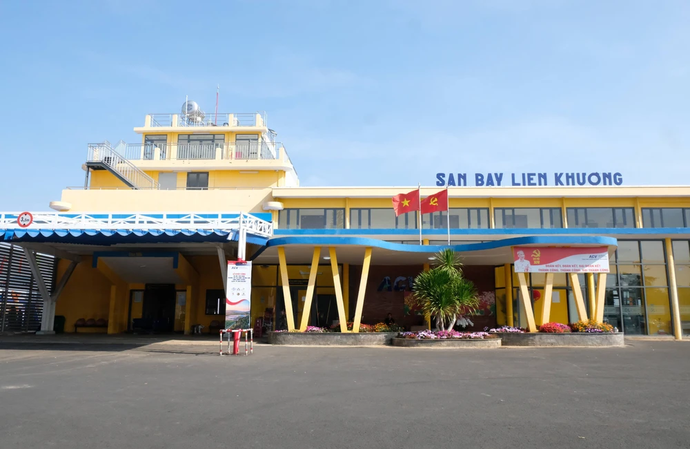 Tìm giải pháp thu hút du khách khi sân bay Liên Khương tạm dừng hoạt động - Ảnh 2.